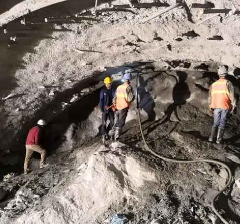 三明拱顶带模注浆料的施工流程及注意事项